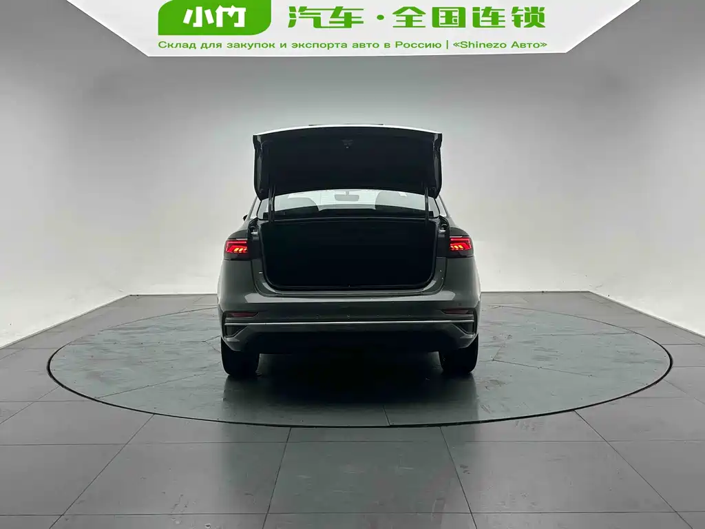Geely Emgrand 2022
