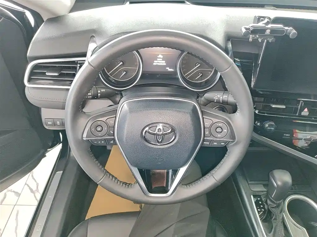Toyota Camry 2023 — фото 11