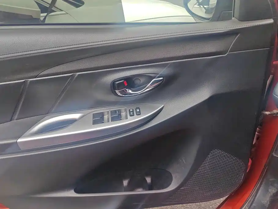 Toyota Yaris L 2015