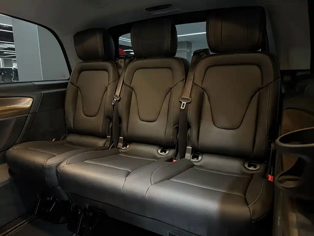 Mercedes-Benz V-Class 2023 — фото 14