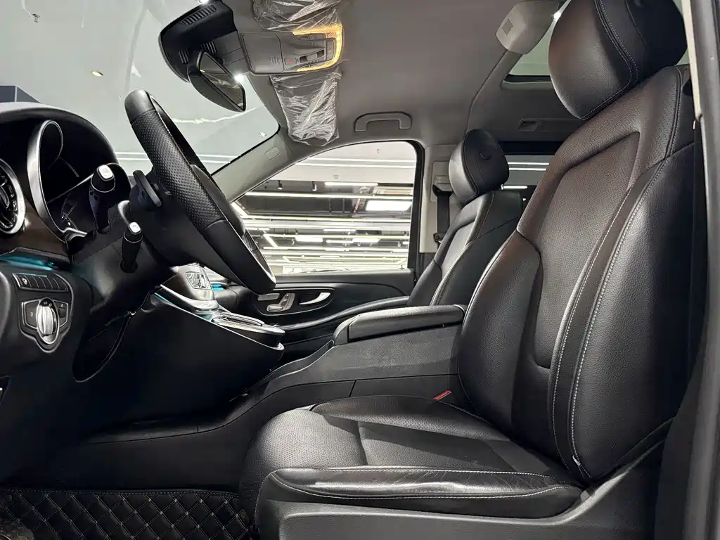 Mercedes-Benz V-Class 2023 — фото 12