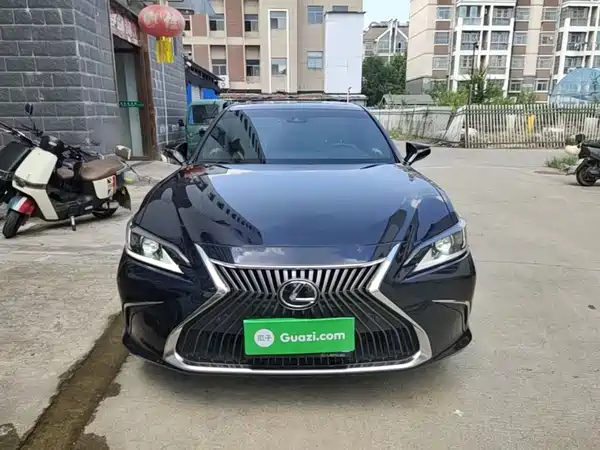Lexus ES 2020