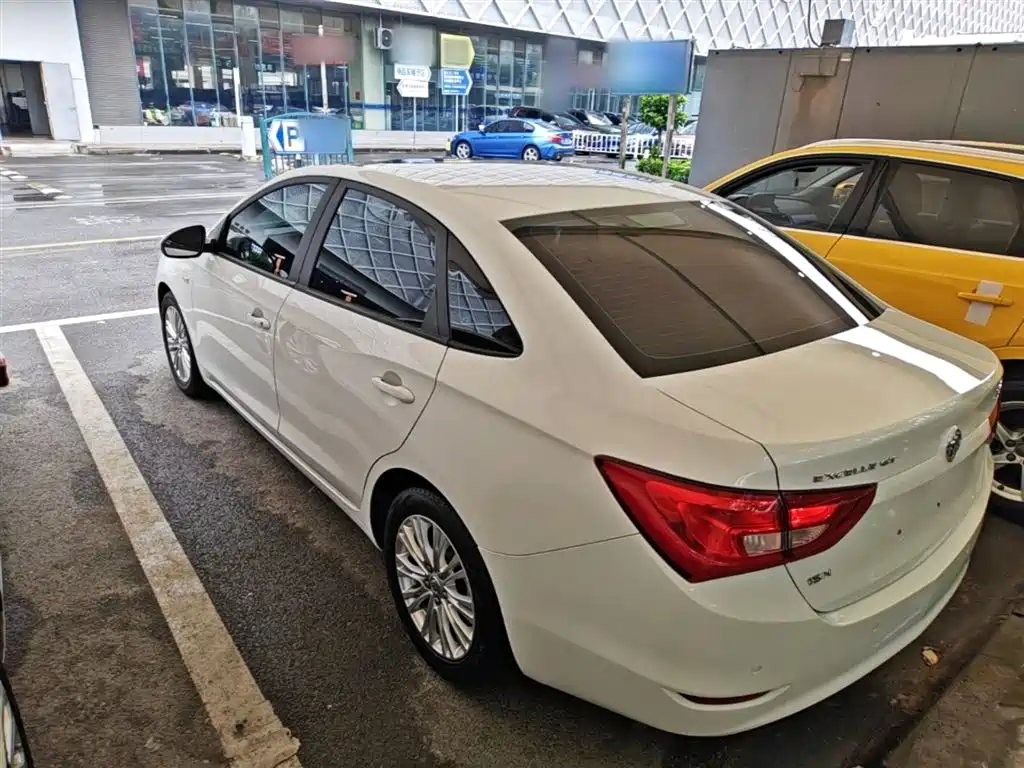 Buick Excelle 2015 — фото 5