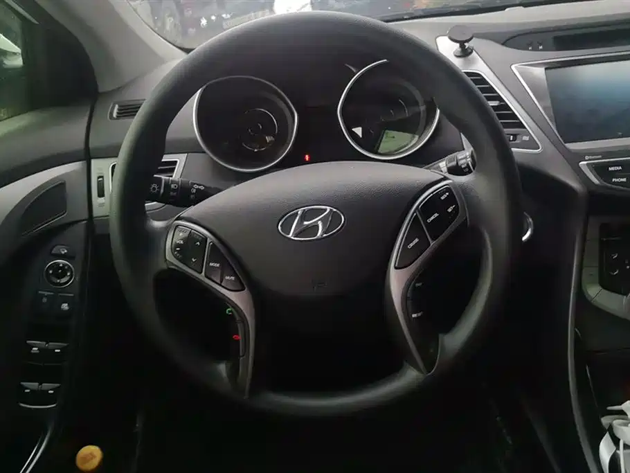 Hyundai Elantra Langdong 2017 — фото 15