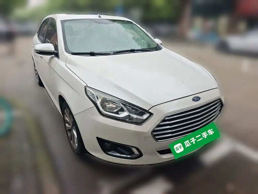 Ford Escort 2015 — фото 24
