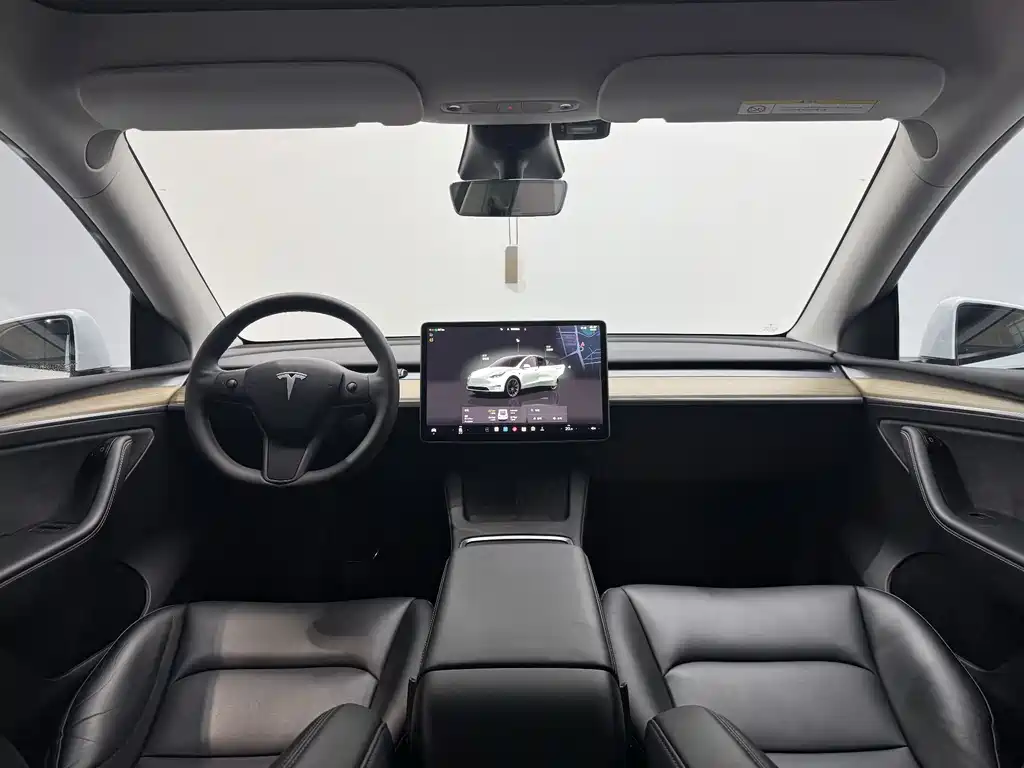 Tesla Model Y 2023 — фото 8