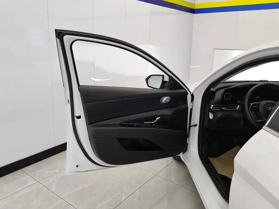 Hyundai Elantra 2024