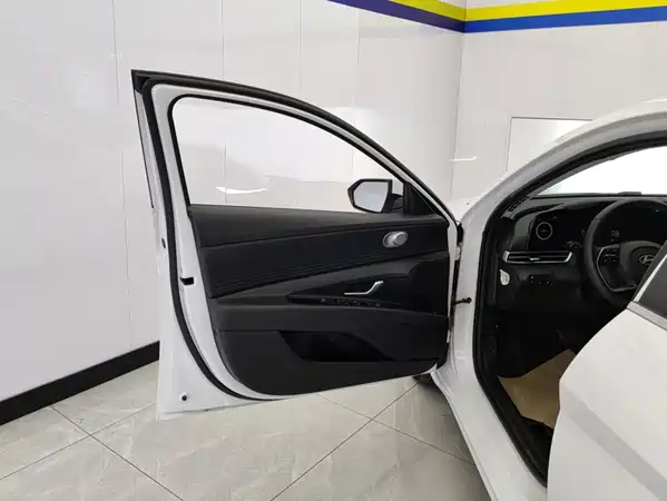 Hyundai Elantra 2024