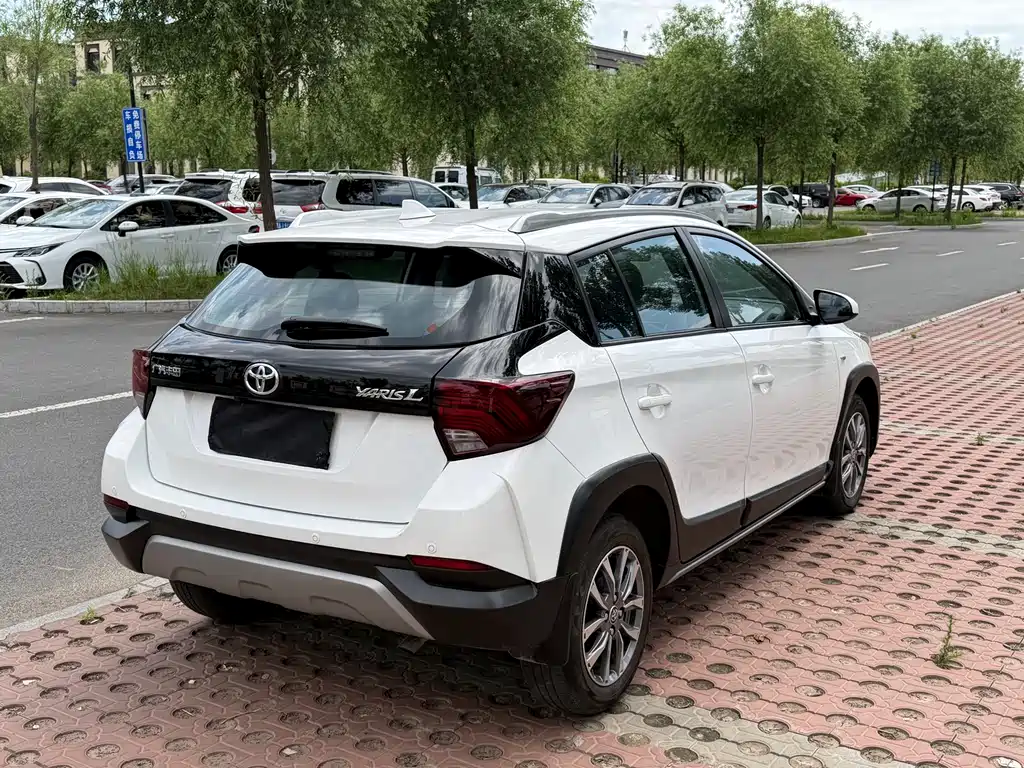 Toyota Yaris L 2022
