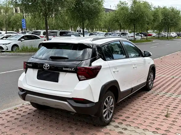 Toyota Yaris L 2022