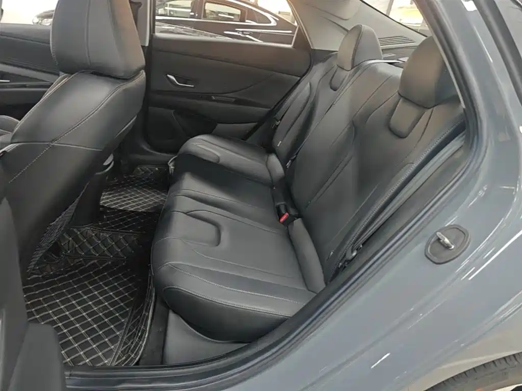Hyundai Elantra 2021 — фото 17