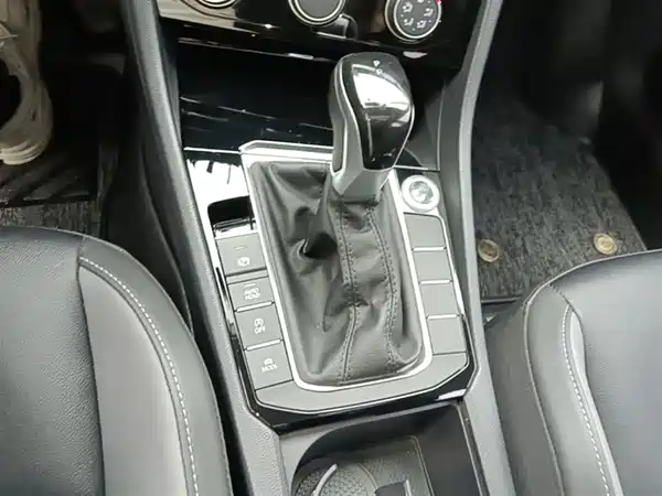 Volkswagen Sagitar 2019