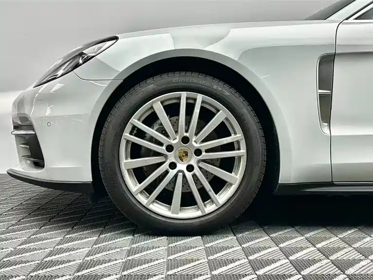 Porsche Panamera 2018 — фото 8