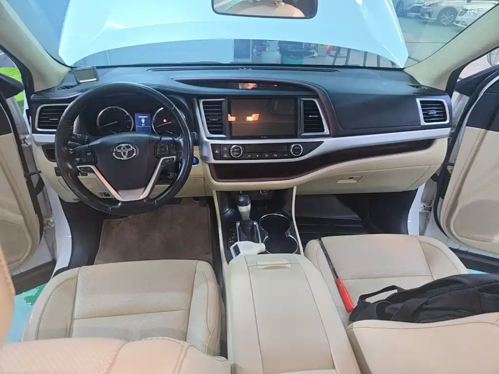 Toyota Highlander 2017 — фото 10