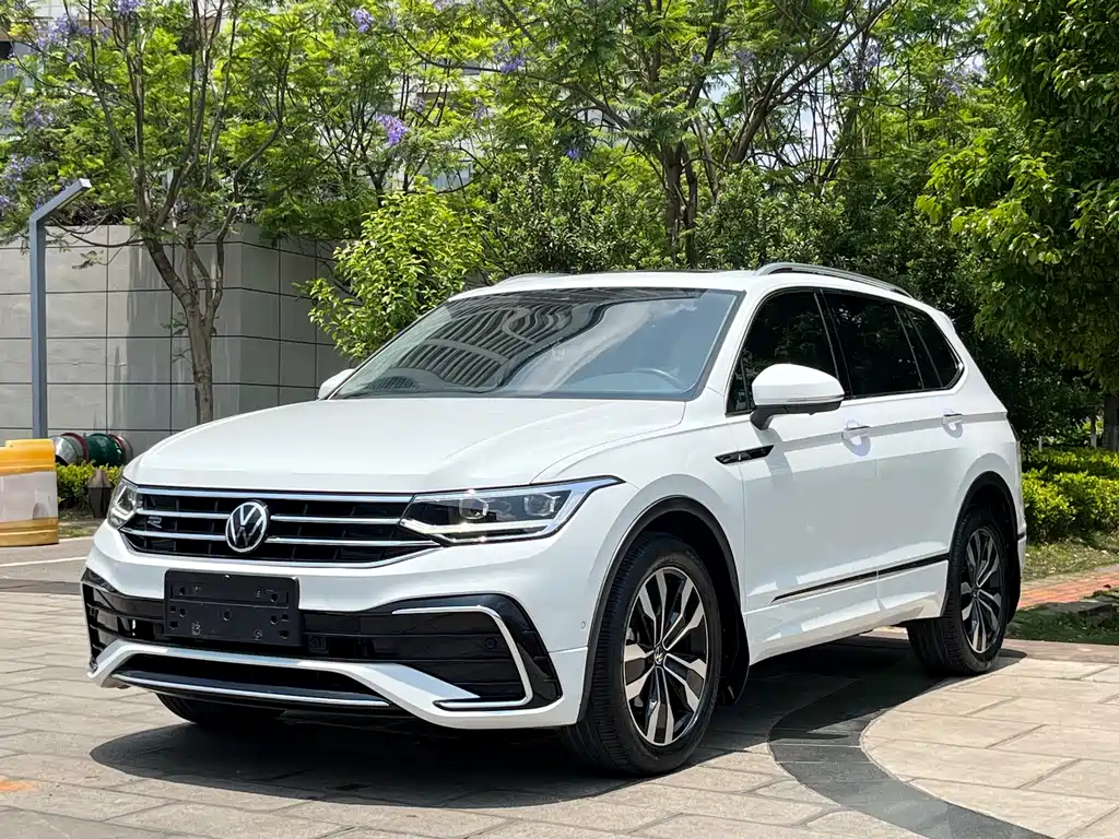 Volkswagen Tiguan L 2023 — фото 1