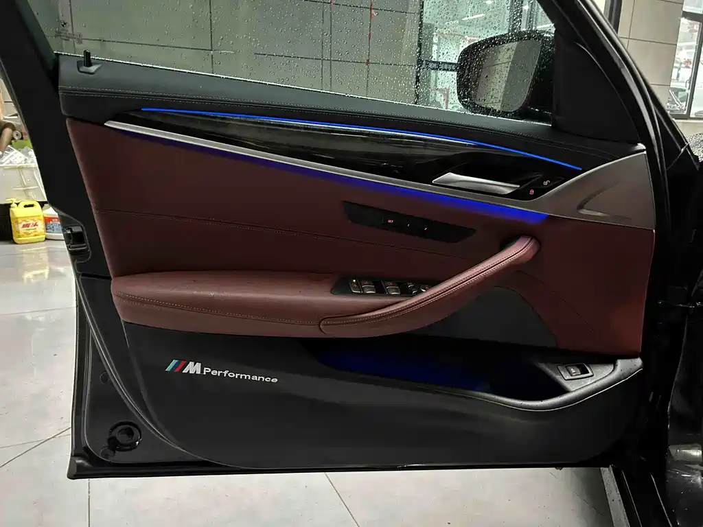 BMW 5 Series 2022 — фото 11