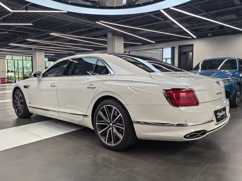 Bentley Flying Spur 2022 — фото 4