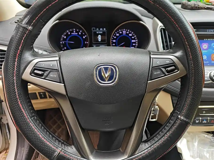 Changan Eado 2017 — фото 15