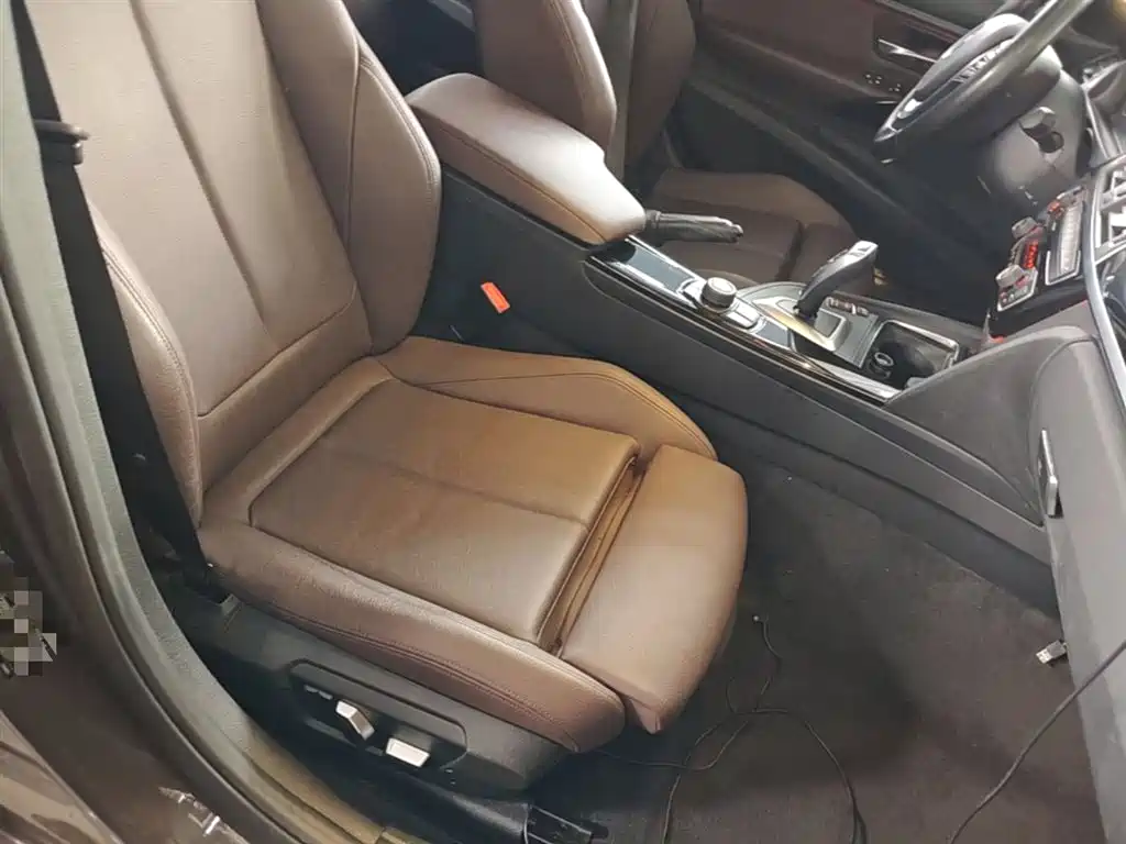 BMW 3 Series 2018 — фото 25