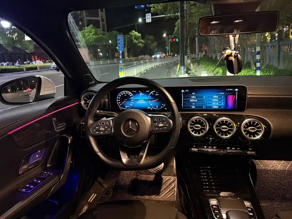 Mercedes-Benz A-Class 2020 — фото 6