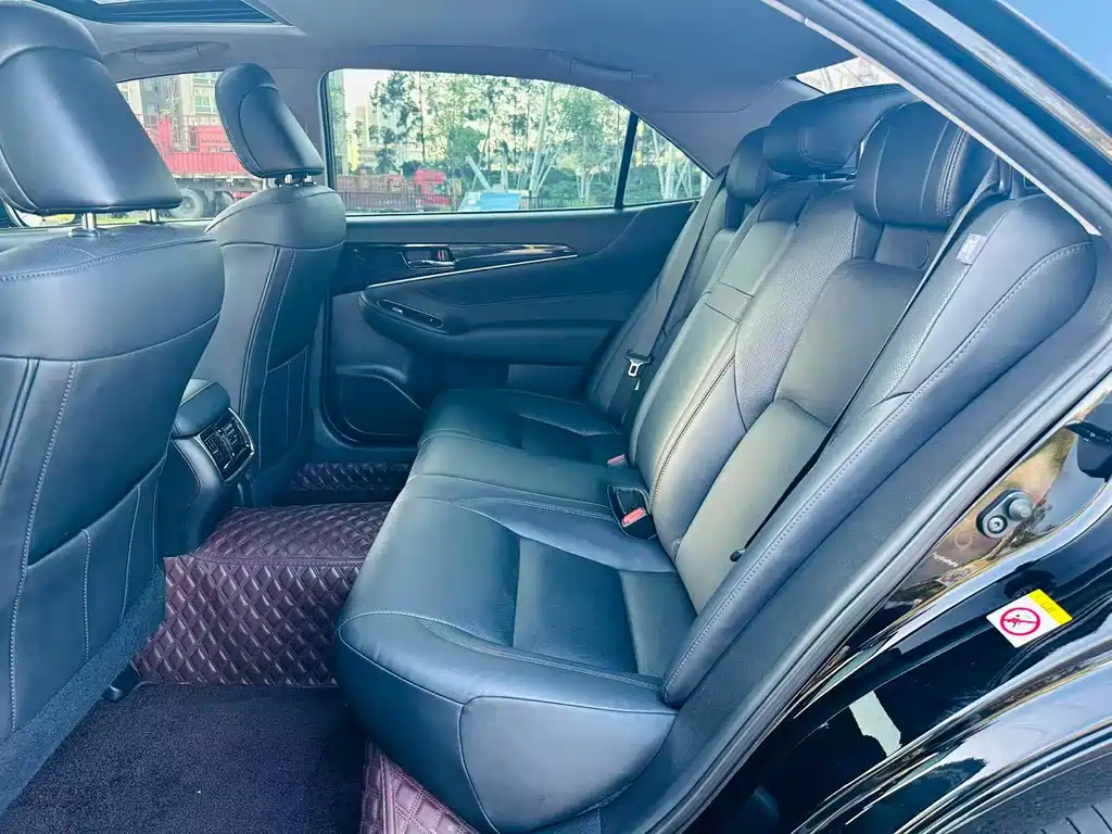 Toyota Crown 2018 — фото 9