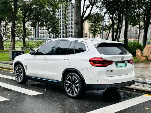 BMW iX3 2021