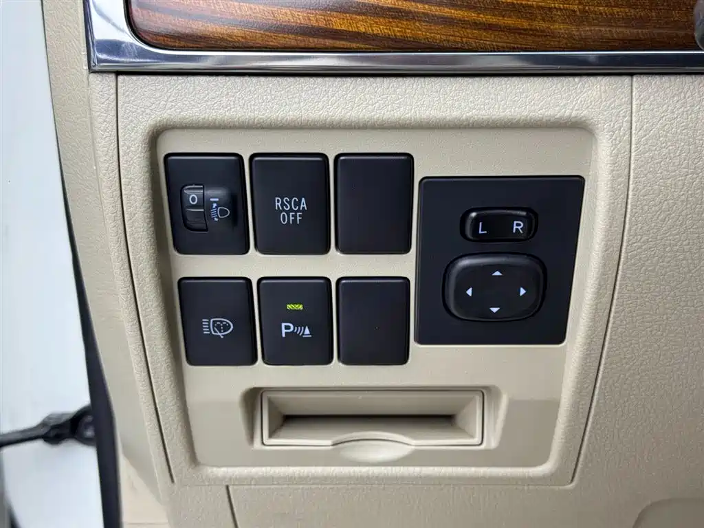 Toyota Land Cruiser 2018 — фото 16