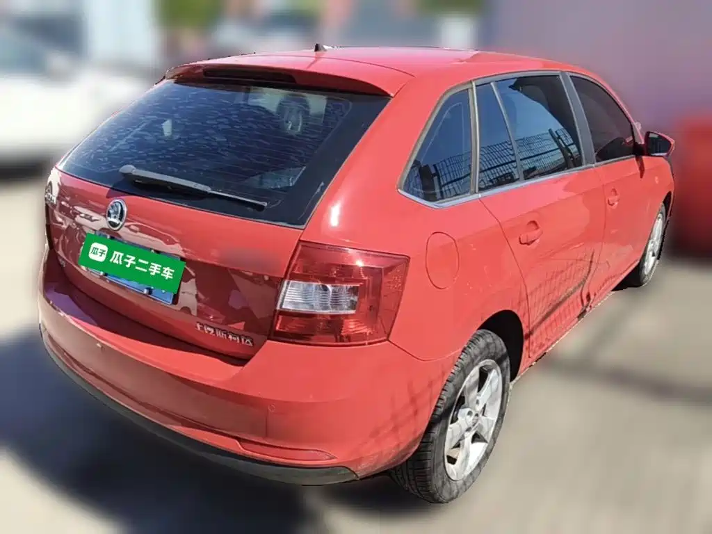 Skoda Rapid Spaceback 2017 — фото 12