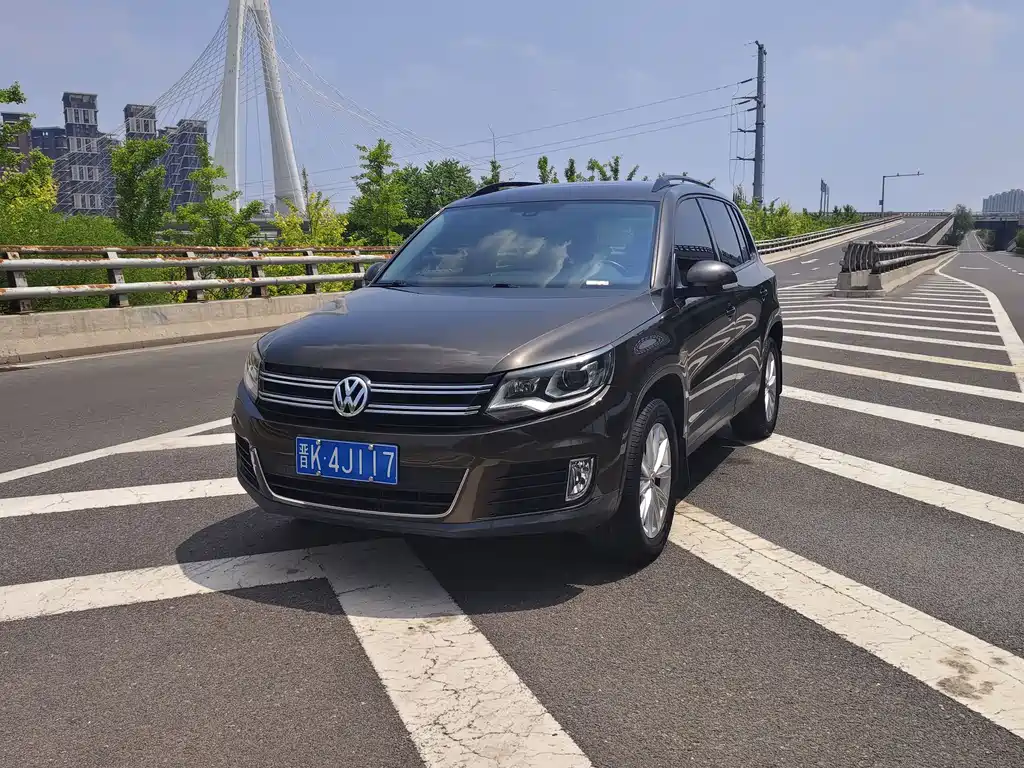 Volkswagen Tiguan 2015 — фото 1