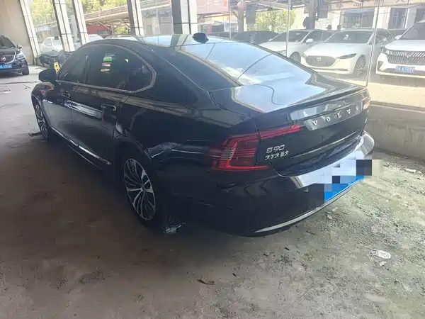 Volvo S90 2023