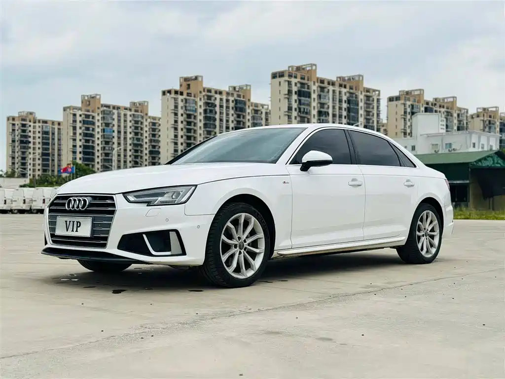 Audi A4L 2020 — фото 1