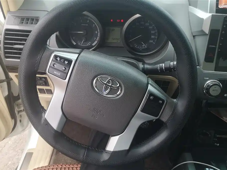Toyota Prado 2014 — фото 15