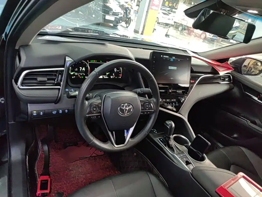 Toyota Camry 2021 — фото 10