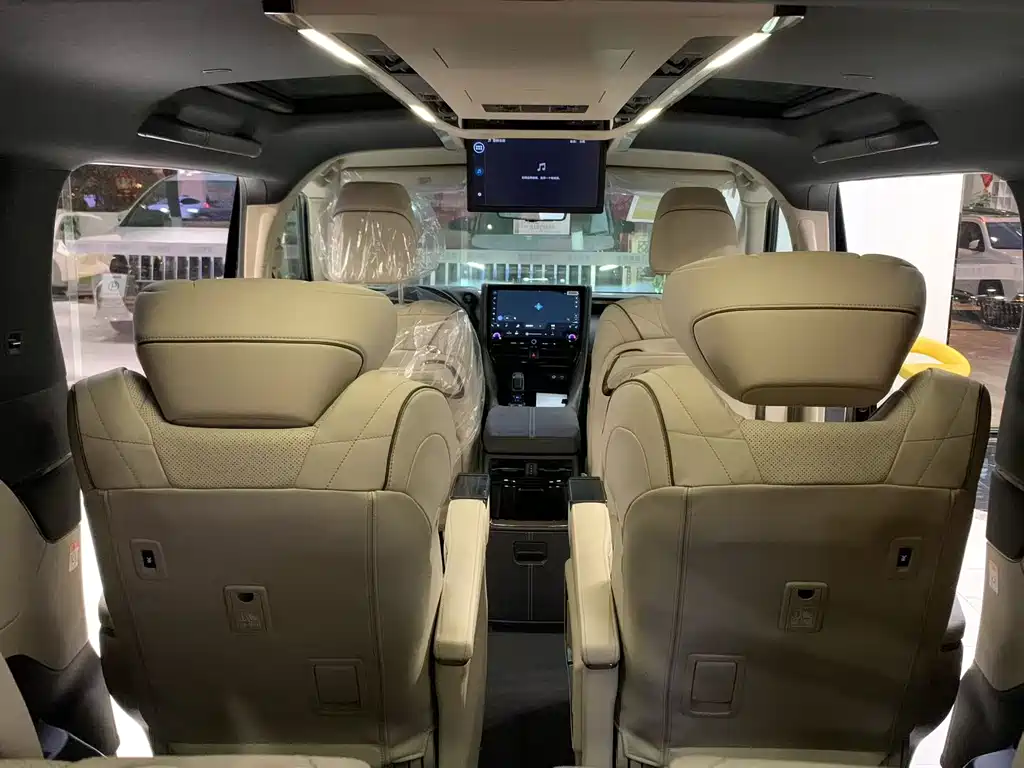 Toyota Vellfire 2024 — фото 9