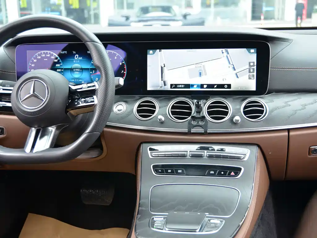 Mercedes-Benz E-Class 2021 — фото 18