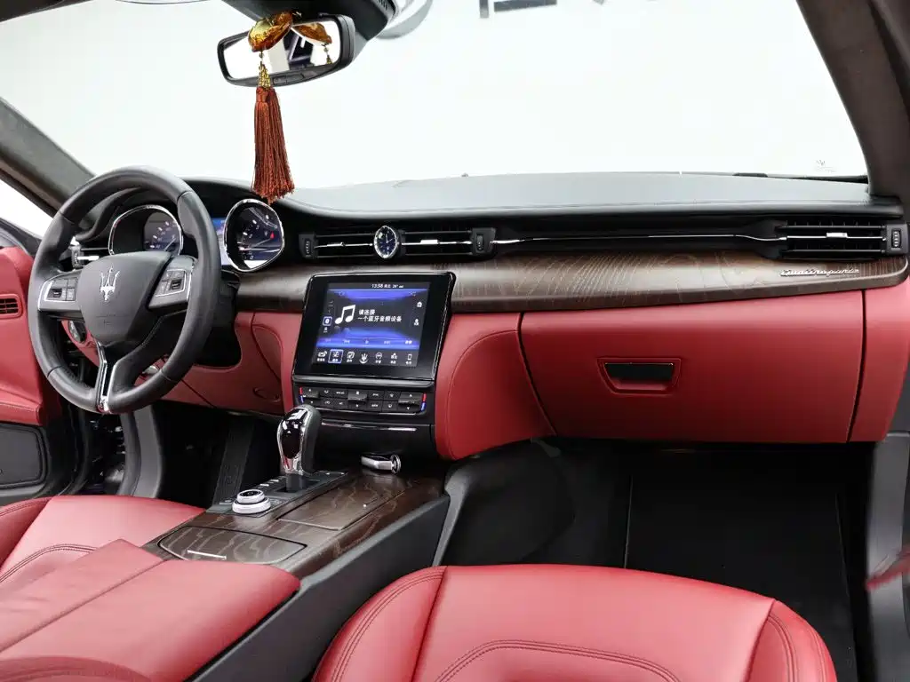 Maserati Quattroporte 2017 — фото 22