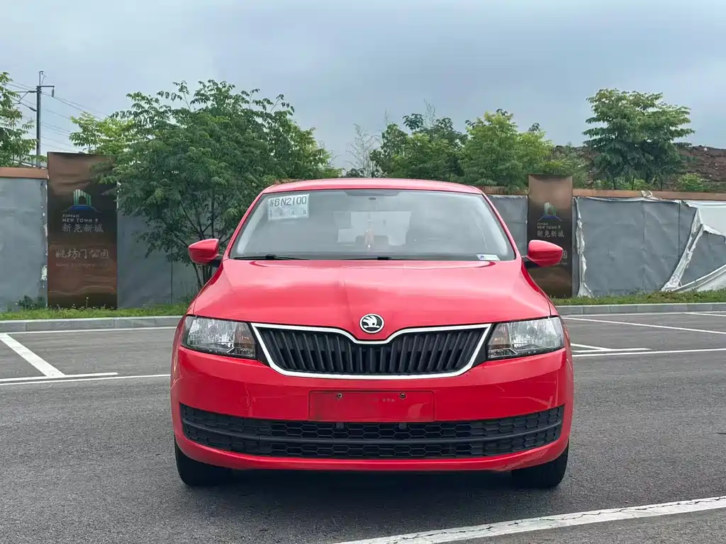 Skoda Rapid Spaceback 2014 — фото 2