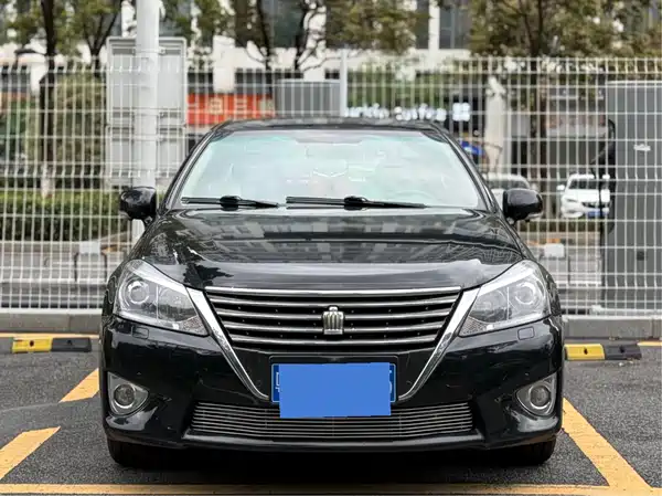 Toyota Crown 2012