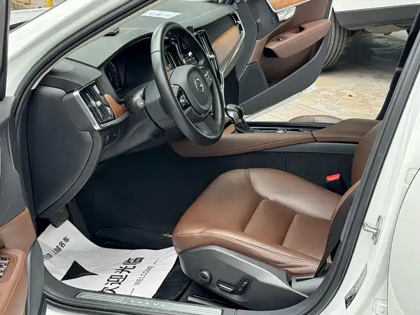 Volvo S90 2019