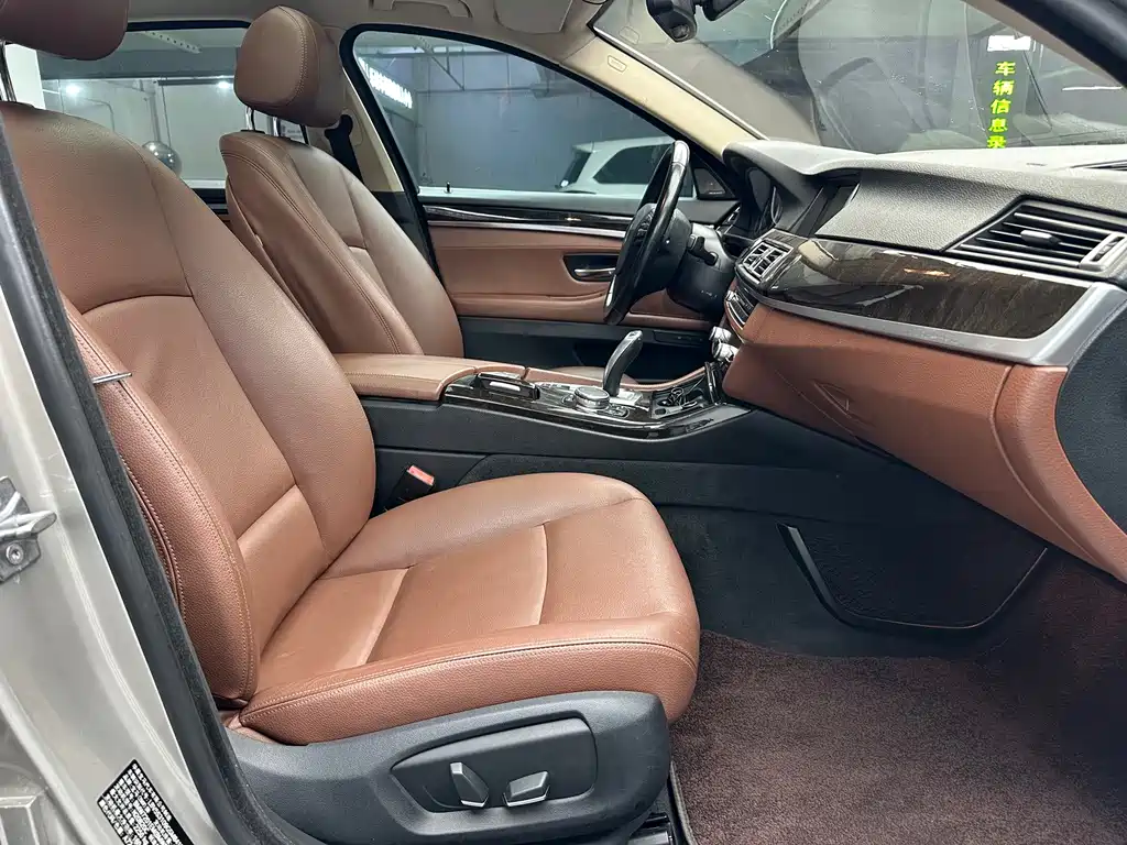 BMW 5 Series 2016 — фото 15
