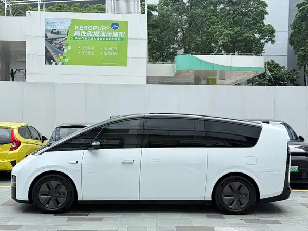 Li Auto MEGA 2025