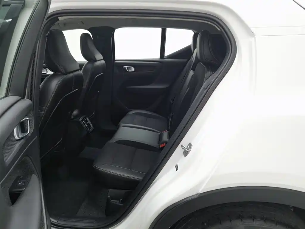 Volvo XC40 2019 — фото 15