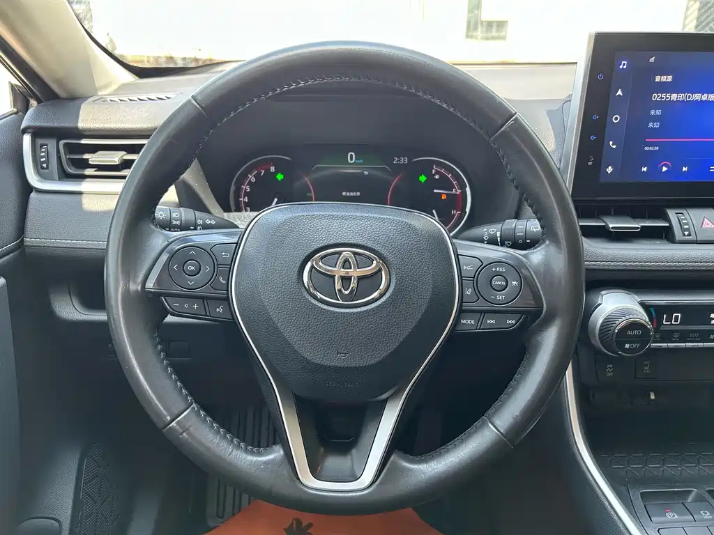 Toyota RAV4 2021 — фото 8