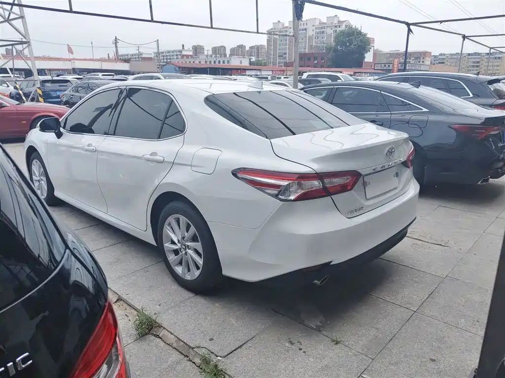 Toyota Camry 2023 — фото 13