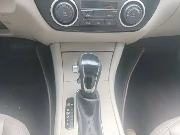 Dongfeng Fengshen A60 2017