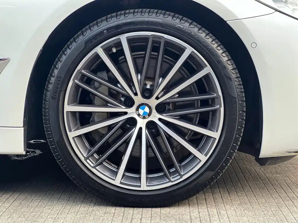 BMW 5 Series 2020 — фото 19