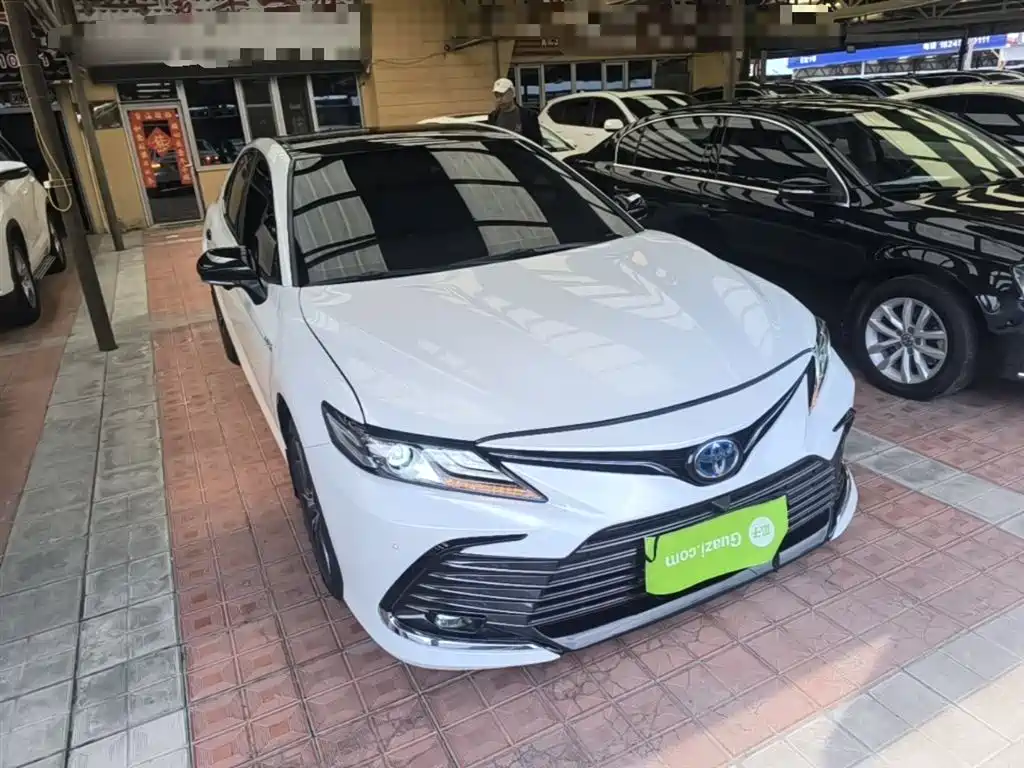 Toyota Camry 2023 — фото 4