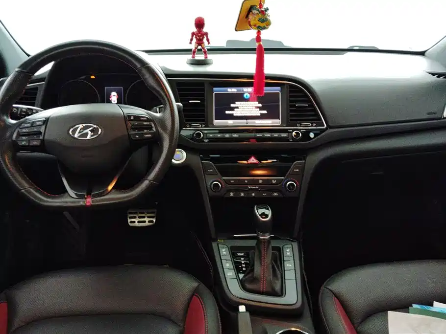 Hyundai Elantra 2016 — фото 12
