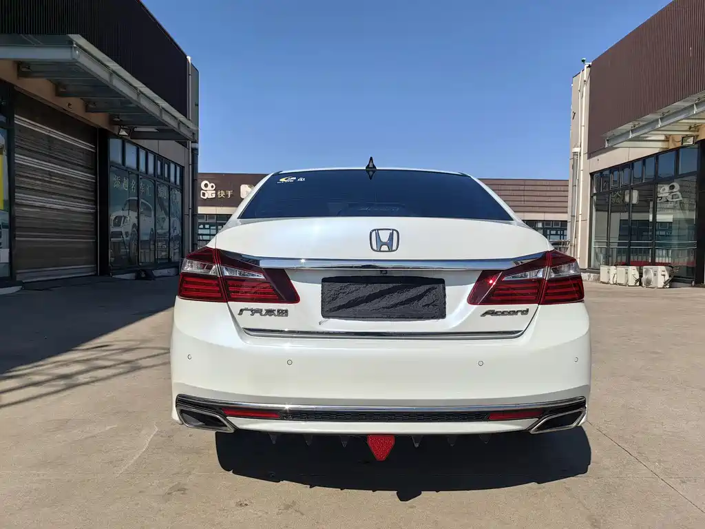 Honda Accord 2018 — фото 11