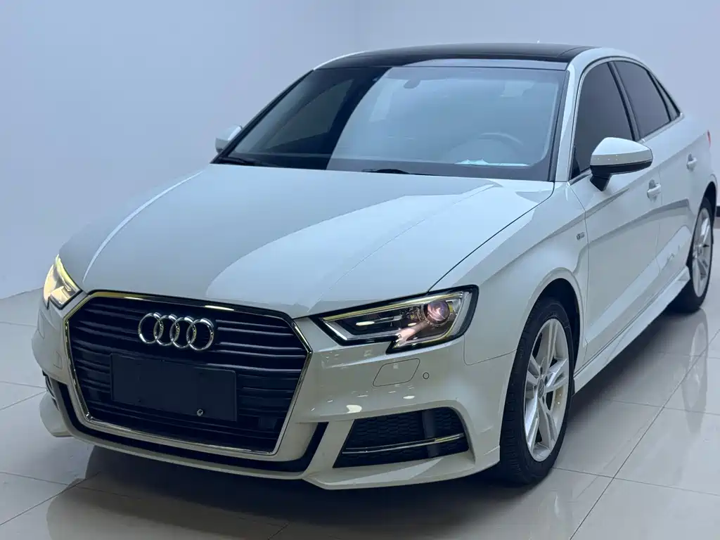 Audi A3 2018 — фото 1
